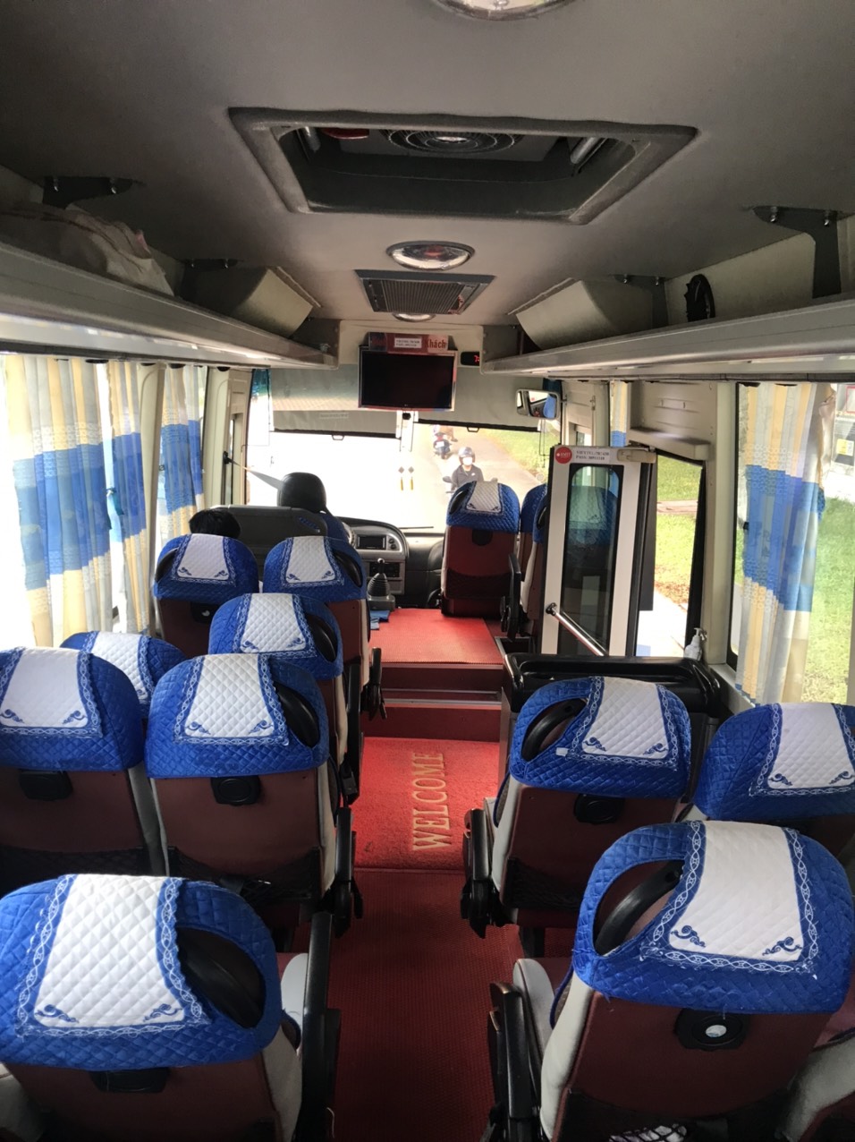 Thuê xe 45 chỗ đưa đón nhân viên