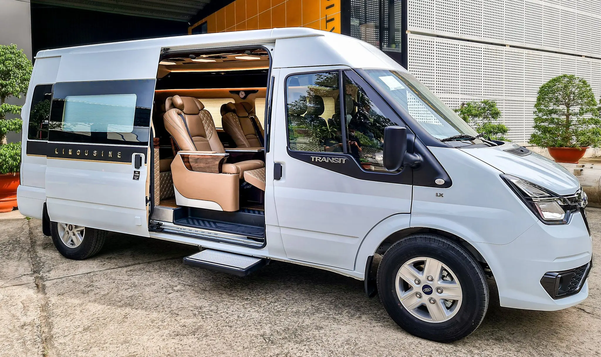 Cho thuê xe ford transit 16 chỗ